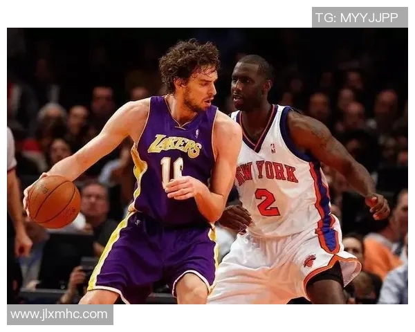 武汉篮球队战术创新引领潮流助力球队攀登新高峰